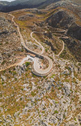 Luftaufnahme der berühmten Straße von Sa Calobra, Balearische Inseln, Mallorca, Spanien. - AAEF19984