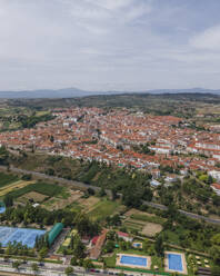 Luftaufnahme von Coria, einer kleinen Stadt im Bezirk Caceres, Spanien. - AAEF20290