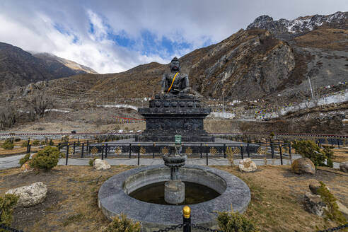 Buddhistische Stupa im Muktinath-Tal, Königreich Mustang, Himalaya, Nepal, Asien - RHPLF26166