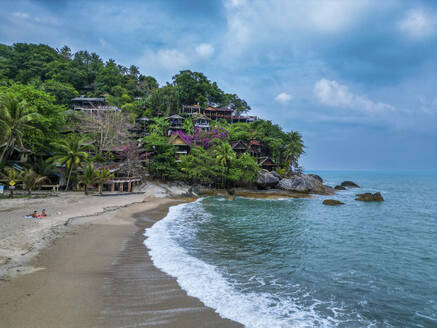 Aerial view of Than Sadet Beach with hilltop resort on Koh Phangan island, Thailand. - AAEF20814