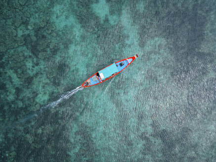 Aerial view of longtail boat on Sairee beach on Ko Tao island, Thailand. - AAEF20826