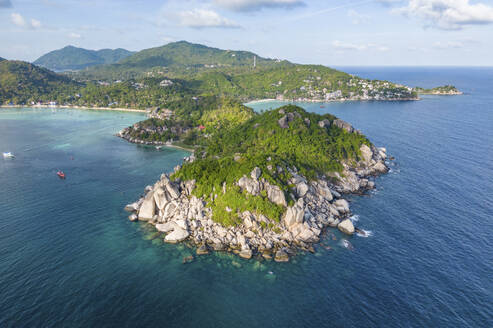 Aerial view of Chalok Baan Kao bay granite coast line on the island of Ko Tao, Thailand. - AAEF20839