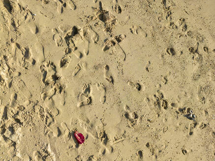 Aerial view of footsteps in the sand on tropical beach. - AAEF20844