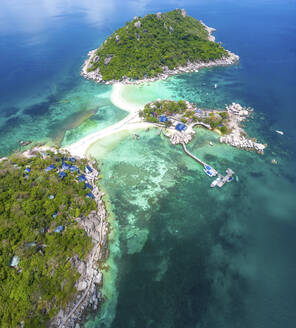 Aerial view of Nang Yuan Island connected by sandbanks off Ko Tao island, Thailand. - AAEF20848