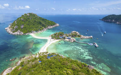 Aerial view of Nang Yuan Island connected by sandbanks off Ko Tao island, Thailand. - AAEF20849