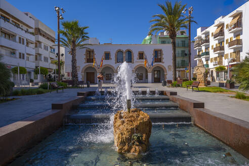 View of Town Hall and fountain in Passeig de s'Alamera, Santa Eularia des Riu, Ibiza, Balearic Islands, Spain, Mediterranean, Europe - RHPLF26334