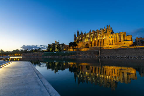 Cathedral of Palma at night, Mallorca, Balearic Islands, Spain, Mediterranean, Europe - RHPLF26533