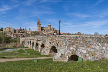 Roman bridge, Salamanca, UNESCO World Heritage Site, Castile and Leon, Spain, Europe - RHPLF26594