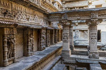 Rani Ki Vav, The Queen's Stepwell, UNESCO World Heritage Site, Patan, Gujarat, India, Asia - RHPLF26668