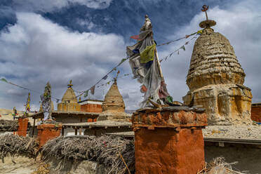 Stupas (Chorten) im Dorf Lo-Manthang, Königreich Mustang, Himalaya, Nepal, Asien - RHPLF26684