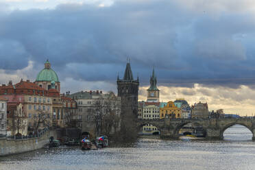 Charles Bridge and Church of Saint Francis of Assisi with Old Town Bridge Tower, UNESCO World Heritage Site, Prague, Bohemia, Czech Republic (Czechia), Europe - RHPLF26719