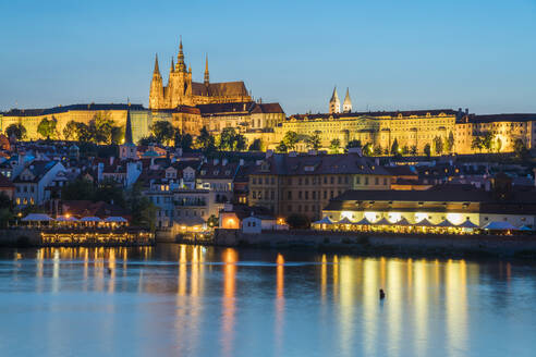 Illuminated Prague Castle at twilight, UNESCO World Heritage Site, Prague, Bohemia, Czech Republic (Czechia), Europe - RHPLF26729