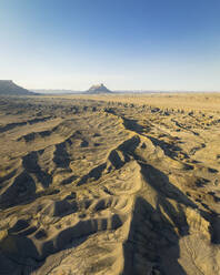 Luftaufnahme von Factory Butte, Caineville Mesa, Caineville, Utah, Vereinigte Staaten. - AAEF21213