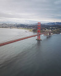 Luftaufnahme der berühmten Golden Gate Bridge, San Francisco, Kalifornien, Vereinigte Staaten. - AAEF21335