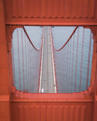 Luftaufnahme der berühmten Golden Gate Bridge, San Francisco, Kalifornien, Vereinigte Staaten. - AAEF21345