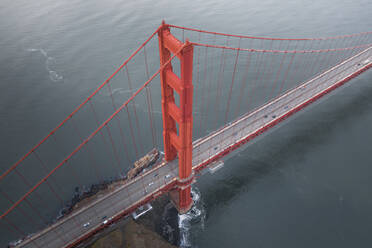 Luftaufnahme der berühmten Golden Gate Bridge, San Francisco, Kalifornien, Vereinigte Staaten. - AAEF21348