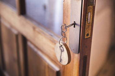 Key hanging on wooden door - PCLF00644