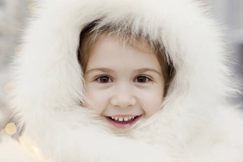 Smiling girl wearing white colored fur hat - ONAF00615