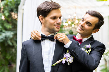 Homosexual couple celebrating their own wedding - LBGT couple at wedding ceremony, concepts about inclusiveness, LGBTQ community and social equity - DMDF02102