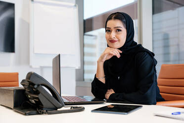Middle-eastern businesswoman wearing traditional arab abaya working in the office in Dubai - Adult arabian corporate business woman working in the UAE - DMDF02247
