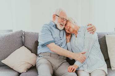 Senior couple together at home, happy moments - Elderly people taking care of each other, grandparents in love - concepts about elderly lifestyle and relationship - DMDF02461