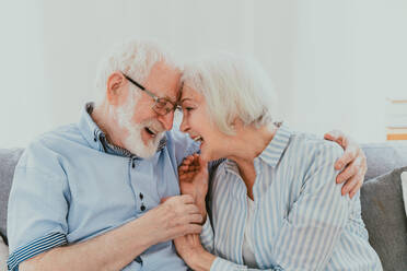 Senior couple together at home, happy moments - Elderly people taking care of each other, grandparents in love - concepts about elderly lifestyle and relationship - DMDF02467