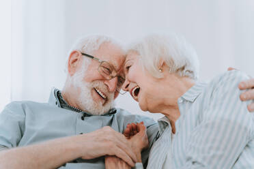 Senior couple together at home, happy moments - Elderly people taking care of each other, grandparents in love - concepts about elderly lifestyle and relationship - DMDF02469