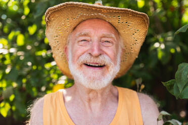 Portrait of senior caucasian man - DMDF02732