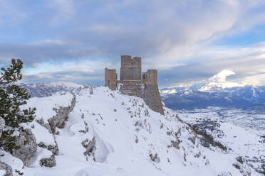 Winter view of Rocca Calascio castle after heavy snowfall, Rocca Calascio, Gran Sasso and Monti della Laga National Park, L'Aquila province, Abruzzo region, Apennines, Italy, Europe - RHPLF26925