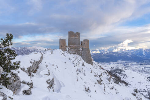 Winter view of Rocca Calascio castle after heavy snowfall, Rocca Calascio, Gran Sasso and Monti della Laga National Park, L'Aquila province, Abruzzo region, Apennines, Italy, Europe - RHPLF26925