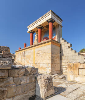 Palace of Minos, restored north entrance, ancient city of Knossos, Iraklion, Crete, Greek Islands, Greece, Europe - RHPLF26974