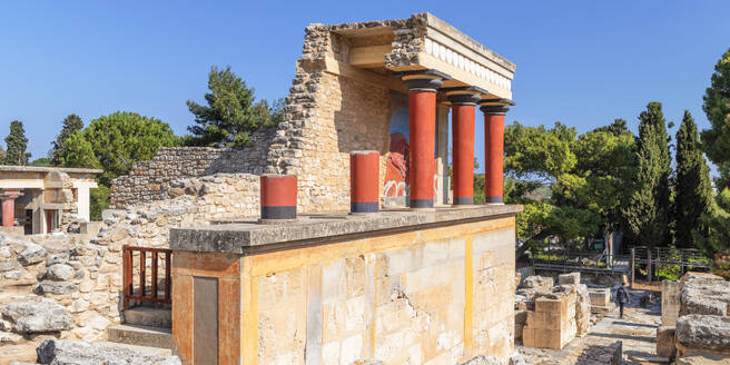 Palace of Minos, restored north entrance, ancient city of Knossos, Iraklion, Crete, Greek Islands, Greece, Europe - RHPLF26984