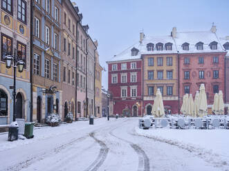 Old Town Main Market Square, UNESCO World Heritage Site, winter, Warsaw, Masovian Voivodeship, Poland, Europe - RHPLF27118