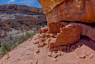 The Horse Collar Ruins located between the Sipapu Arch Bridge and the Kachina Arch Bridge, Natural Bridges National Monument, Utah, United States of America, North America - RHPLF27158