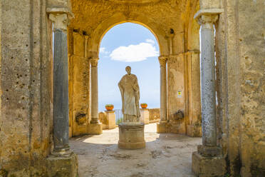 Statue of Ceres at the Villa Cimbrone, Ravello, Costiera Amalfitana (Amalfi Coast), UNESCO World Heritage Site, Campania, Italy, Europe - RHPLF27240