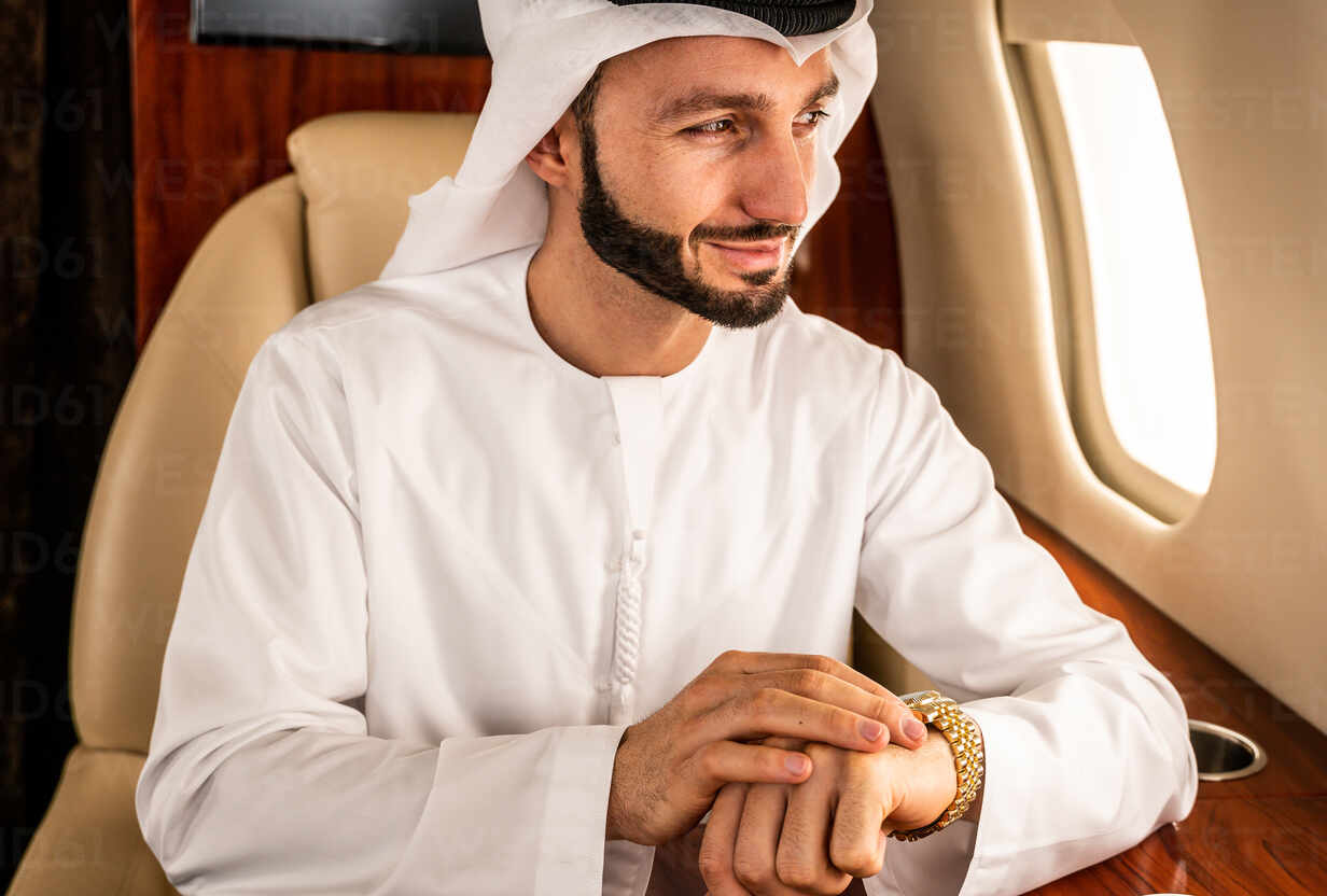 Arabian man wearing arabic style hi-res stock photography and images - Page  7 - Alamy
