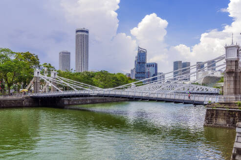 Singapur, Singapur Stadt, Cavenagh-Brücke über den Singapur-Fluss - THAF03203