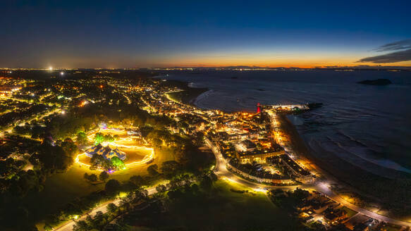 UK, Schottland, North Berwick, Luftaufnahme des Fringe by Sea Festivals im Lodge Grounds Park bei Sonnenuntergang - SMAF02627