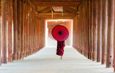 Novice buddhist monks with traditional dress in a temple - DMDF03639