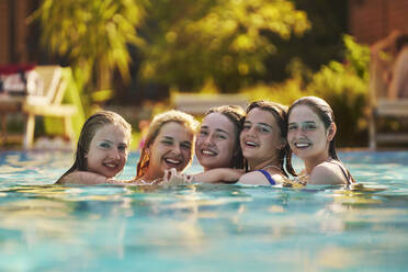 Happy friends enjoying together in swimming pool on vacation - ANNF00440