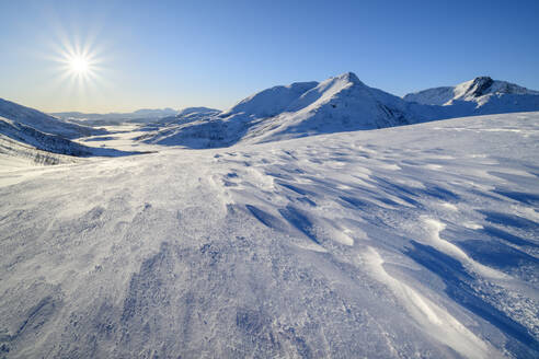 Norwegen, Troms og Finnmark, Vom Wind erodierte Oberfläche des Berges Daven - ANSF00503