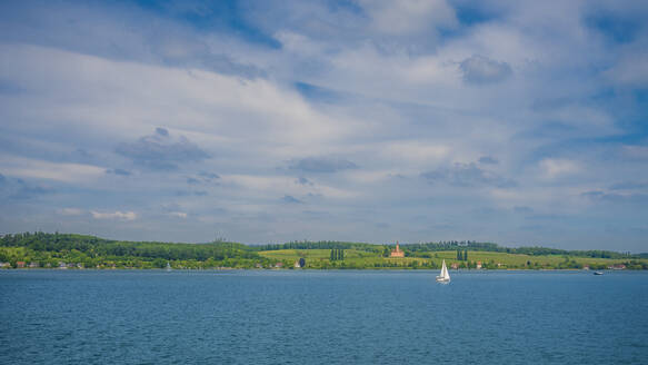 Deutschland, Baden Württemberg, Seefelden, Wolken über dem Bodensee - MHF00727