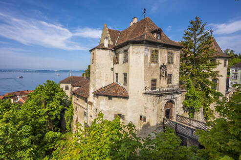 Deutschland, Baden-Württemberg, Meersburg, Außenansicht von Schloss Meersburg im Sommer - MHF00729