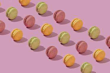 Baked macaroons arranged on pink background - FLMF01000