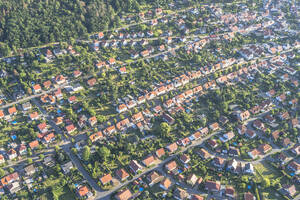 Deutschland, Sachsen-Anhalt, Gernrode, Luftaufnahme eines Wohnviertels im Harz - PVCF01366