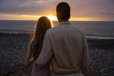 Young girlfriend and boyfriend at beach enjoying sunset - YBF00175