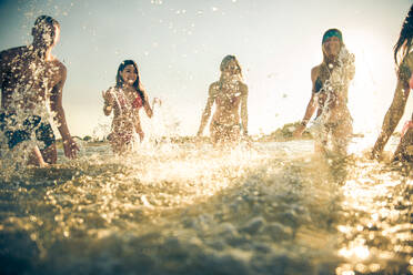 Group of friends having fun at the sea - Happy young people on a summer vacation at the beach - DMDF04008