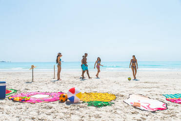 Group of friends having fun on the beach - Young and happy tourists bonding outdoors, enjoying summertime - DMDF04100