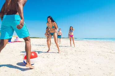 Group of friends having fun on the beach - Young and happy tourists bonding outdoors, enjoying summertime - DMDF04113