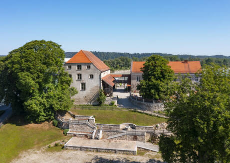 Österreich, Oberösterreich, Bergbau, Drohnenansicht von Schloss Frauenstein im Sommer - WWF06285